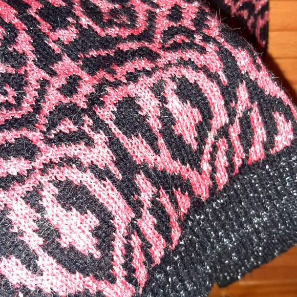 2/18$🌷Pink & Black Zebra Pattern Sweater - Picture 6 of 11